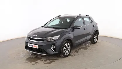 Usado Kia Stonic 101 CV (74 kW) 2022 Gris SUV