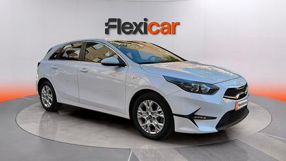 Używany Kia Ceed 101 KM (74 kW) 2022 Biały Hatchback