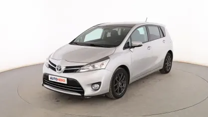 Usado Toyota Verso Skyview Edition 132 CV (97 kW) 2015 Gris Monovolumen