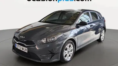 Usado Kia Ceed 136 CV (100 kW) 2023 Gris Utilitario