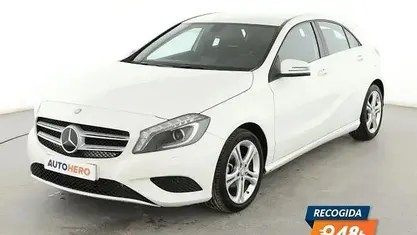 Begagnad Mercedes A180 Urban 110 HK (80 kW) 2014 Vit Sedan