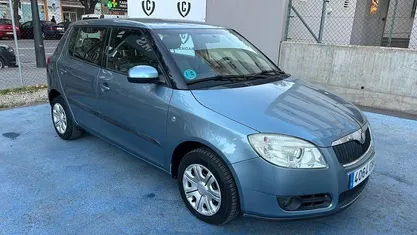 Usado Skoda Fabia 60 CV (44 kW) 2009 Azul Berlina