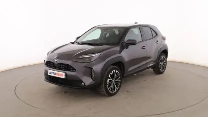 Usado Toyota Yaris Cross Style 116 CV (85 kW) 2022 Gris SUV