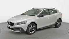 Gris plata Usado 2017 Volvo V40 CC Momentum Familiar | 13.264 € (Precio justo)