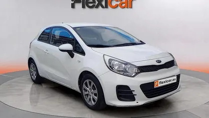 Usado Kia Rio 84 CV (61 kW) 2016 Berlina