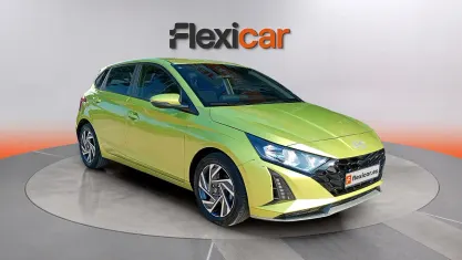 Usado Hyundai i20 101 CV (74 kW) 2024 Verde Utilitario