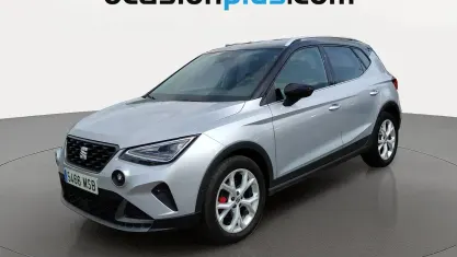 Usado Seat Arona FR 150 CV (110 kW) 2024 Gris plata SUV