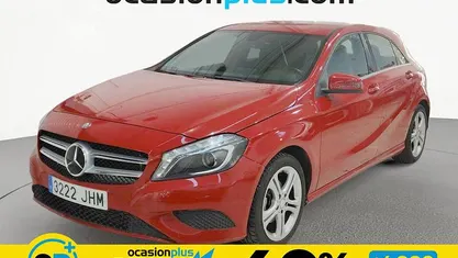 Usado Mercedes A180 Style 109 CV (80 kW) 2015 Rojo Utilitario