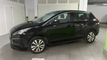 Usado Peugeot 3008 Access 120 CV (88 kW) 2014 Negro Familiar