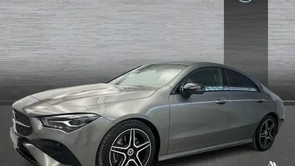 Nuevo Mercedes CLA220 AMG line 190 CV (139 kW) 2025 Gris montaña Berlina