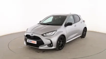 Usado Toyota Yaris Style 116 CV (85 kW) 2022 Gris Utilitario
