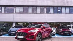 Rojo Usado 2023 Ford Kuga ST-Line SUV | 32.900 €