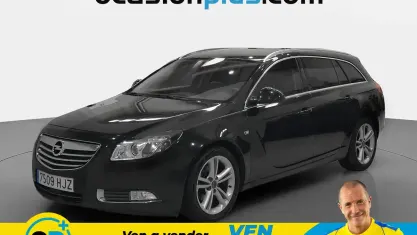 Usado Opel Insignia Sport 160 CV (117 kW) 2012 Negro Familiar