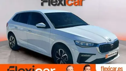 Usado Skoda Scala Selection 116 CV (85 kW) 2025 Blanco Utilitario