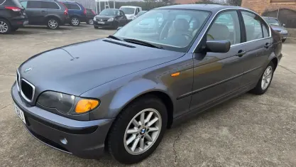 Usado BMW 318 115 CV (84 kW) 2002 Gris Berlina