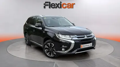Usado Mitsubishi Outlander P-HEV 203 CV (149 kW) 2016 Negro SUV