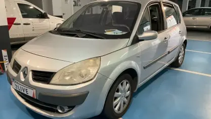 Usado Renault Scénic II 105 CV (77 kW) 2008 Gris Monovolumen