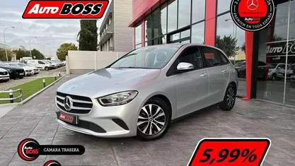 Usado Mercedes B180 136 CV (100 kW) 2021 Gris / plata Monovolumen