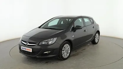 Usado Opel Astra Selective 110 CV (80 kW) 2014 Gris Berlina