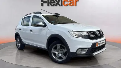 Usado Dacia Sandero Comfort 101 CV (74 kW) 2020 Blanco Utilitario