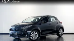 Negro Usado 2024 Toyota Yaris Hybrid Active | 23.350 € (Precio justo)
