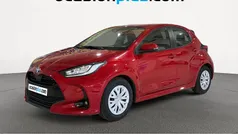 Rojo Usado 2022 Toyota Yaris Hybrid Style Utilitario | 16.628 € (Buen precio)