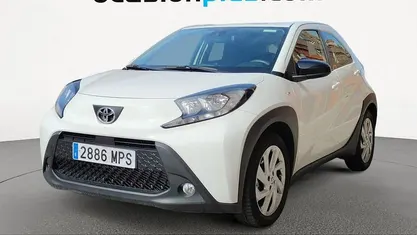 Usado Toyota Aygo X Play 72 CV (52 kW) 2024 Blanco SUV