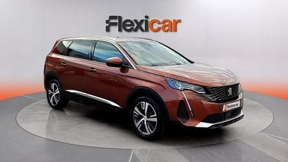 Usado Peugeot 5008 Allure 131 CV (96 kW) 2021 Marrón SUV