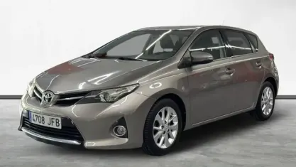 Usado Toyota Auris Active 90 CV (66 kW) 2015 Marrón Utilitario