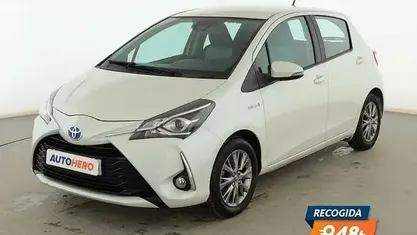Używany Toyota Yaris Hybrid Active 101 KM (74 kW) 2018 Biały Sedan/Limuzyna