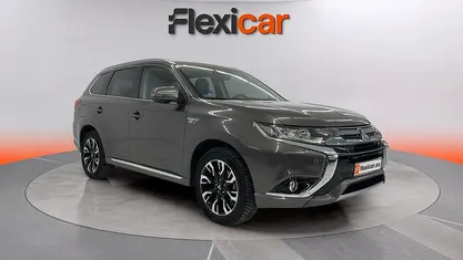 Usado Mitsubishi Outlander P-HEV 203 CV (149 kW) 2017 Marrón SUV