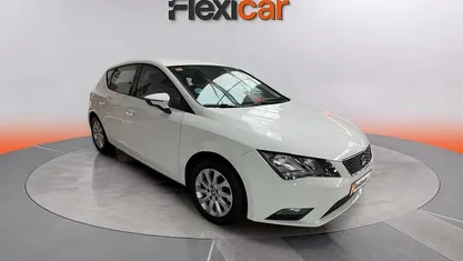 Usado Seat Leon Reference 110 CV (80 kW) 2017 Blanco Berlina