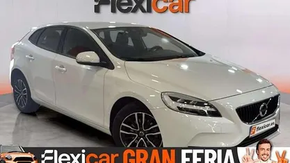Usado Volvo V40 Momentum 120 CV (88 kW) 2019 Blanco Utilitario