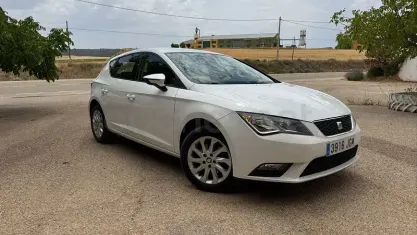 Usado Seat Leon Style 110 CV (80 kW) 2015 Blanco Berlina