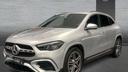 Usado Mercedes GLA200 AMG line 150 CV (110 kW) 2025 Plateado SUV