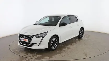Usado Peugeot 208 Allure 102 CV (75 kW) 2022 Blanco Utilitario