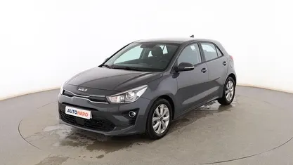 Usado Kia Rio Spirit 100 CV (73 kW) 2022 Gris Berlina
