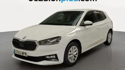 Usado Skoda Fabia Selection 95 CV (69 kW) 2024 Blanco Utilitario