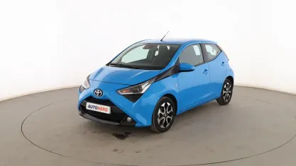 Usado Toyota Aygo X-play 72 CV (52 kW) 2019 Azul Utilitario