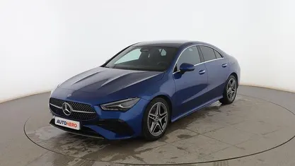 Azul Usado 2025 Mercedes CLA200 AMG line Berlina | 39.999 € (Precio justo)