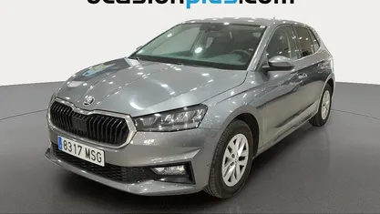 Usado Skoda Fabia Selection 95 CV (69 kW) 2024 Gris Utilitario