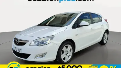 Begagnad Opel Astra Enjoy 125 HK (91 kW) 2011 Vit Halvkombi