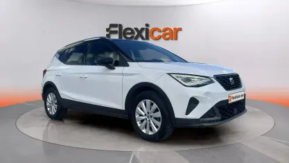 Usado Seat Arona FR 110 CV (80 kW) 2022 Blanco SUV