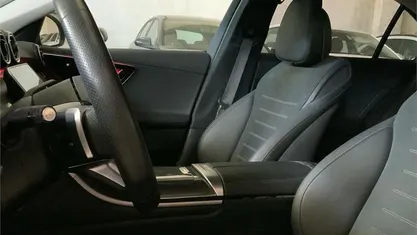 Usado 2023 Mercedes C200 AMG line Berlina | 40.990 € (Precio justo)