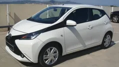 Blanco Usado 2015 Toyota Aygo X-play Utilitario | 9900 € (Precio justo)