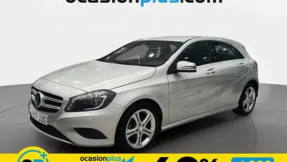 Usado Mercedes A180 Urban 109 CV (80 kW) 2015 Gris plata Utilitario