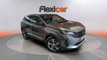 Usado Peugeot 2008 Active 136 CV (100 kW) 2023 Gris SUV