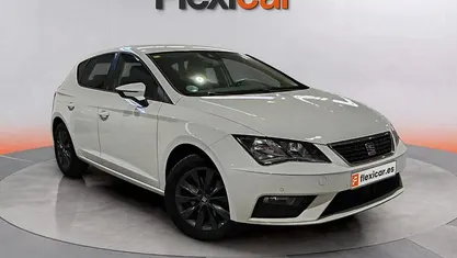 Usado Seat Leon Style 130 CV (95 kW) 2018 Blanco Berlina