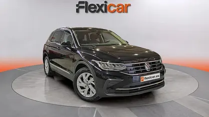 Usado VW Tiguan Life 151 CV (111 kW) 2023 Negro SUV