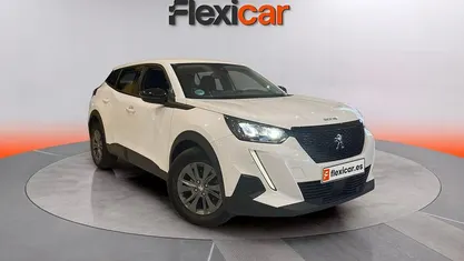 Usado Peugeot 2008 Active 101 CV (74 kW) 2022 Blanco SUV